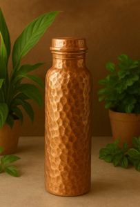 Bouteille d'eau en cuivre pour une hydratation sans toxines, réutilisable, écologique, en métal, favorisant le stockage sûr de l'eau et le bien-être quotidien. - Product Image 5