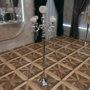 Chandeliers en métal à 5 bras faits à la main, candélabres de Noël personnalisables, centres de table, bougeoirs de mariage - Product Image 1