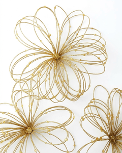 Spray décoratif pour sapin de Noël en forme de fleur avec perles dorées - Product Image 1