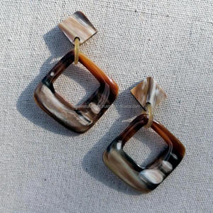 Bijoux en os de corne de buffle de style vintage faits à la main de haute qualité boucles d'oreilles naturelles d'origine éthique - Product Image 1