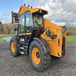 รถตัก JCB 542 70 Agri Xtra พร้อมระบบไฮดรอลิกที่ทำงานได้อย่างราบรื่น ยกสูงได้ดีเยี่ยม และมีประสิทธิภาพการควบคุมในพื้นที่ที่ยอดเยี่ยม - Product Image 3