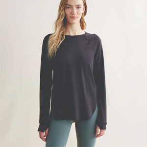 T-shirt à manches longues en toile de coton doux pour femmes, de haute qualité, conçu pour un confort quotidien, respirant, coupe décontractée, parfait pour les tenues décontractées - Product Image 1