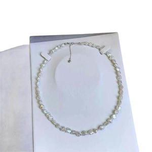 Collier en spinelle et perles d'eau douce de style niche, tendance haut de gamme, chaîne de clavicule, style anti-collision, célèbre sur internet - Product Image 5