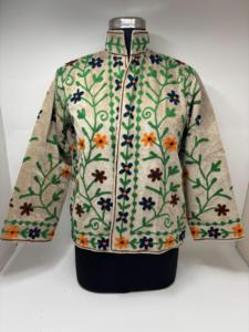 Chaquetas bordadas a mano estilo Suzani con vibrante bordado étnico, estilo bohemio y artesanía artística. - Product Image 2