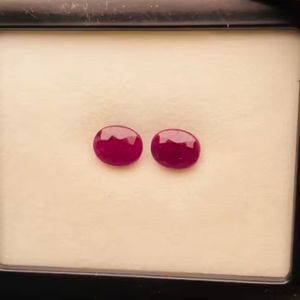 Paire de rubis naturels taille ovale 11,66 carats, non chauffés, non traités, qualité AAA, avec un superbe éclat et une belle couleur à prix avantageux. - Product Image 3