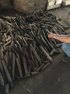 Vente en gros de briquettes de charbon de bois hexagonales fabriquées à la machine de sciure de bois dur d'acacia du Vietnam prix de 5 heures de combustion - Product Image 2