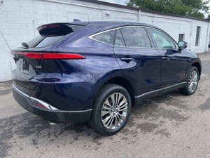Oferta Especial 2024 Ven XLE AWD XLE 4dr Crossover, Listo para Conducir - Product Image 4