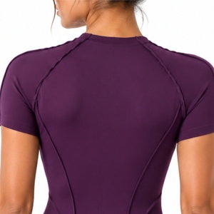 Combinaison de sport moulante personnalisée pour femme à manches courtes, une pièce, respirante, écologique, séchage rapide, contrastée, OEM - Product Image 5
