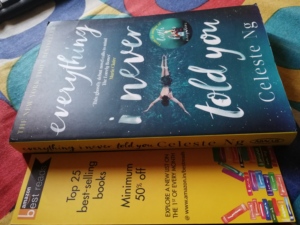 Todo lo que nunca te dije, libro en inglés, edición en papel de Celeste Ng, secretos familiares, misterio y drama emocional - Product Image 2