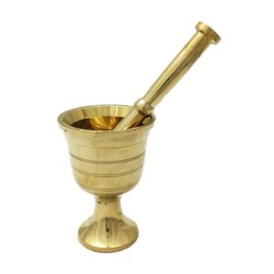 Mortier et pilon en laiton au design antique pour moudre les épices, les herbes et préparer des mélanges ayurvédiques à base de plantes - Product Image 5