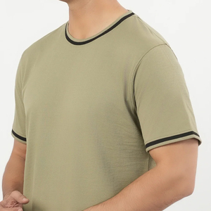 เสื้อยืดคอกลมแขนสั้นผู้ชาย คอตตอนพรีเมียม แต่งขอบสีตัดกัน สไตล์ลำลอง รับทำโลโก้ตามสั่ง OEM ODM ขายส่ง ผ้าฟลีซ แห้งเร็ว - Product Image 4