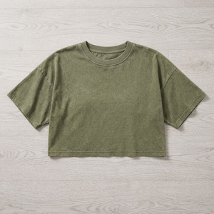 T-shirt classique vert olive pour femme, coupe courte et carrée, personnalisable, effet délavé vintage, coupe décontractée, en coton, idéal pour l'été, coupe oversize, couleur unie - Product Image 5
