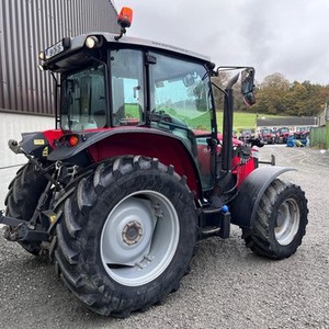 Tractor Agrícola Usado Massey Ferguson MF 5711 M 4x4, 22HP, Motor Cummins, con Caja de Cambios y Bomba - Product Image 4