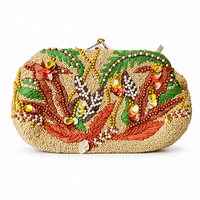 Pochette de soirée élégante de qualité supérieure, ornée de perles et dotée d'un fermeture éclair, idéale pour les soirées et événements féminins, disponible à la vente.