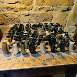 Jarra de cuerno vikinga auténtica hecha a mano, tamaño estándar, para hidromiel y bebidas auténticas a precio económico. - Product Image 5