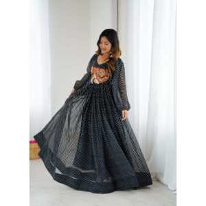 Robe XL de créateur avec impression numérique et point de chaînette - Product Image 2