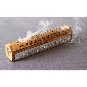 Brûleur d'encens en bois de santal fait à la main avec couvercle en laiton, diffuseur aromatique de style chinois, utilisation toute l'année - Product Image 3
