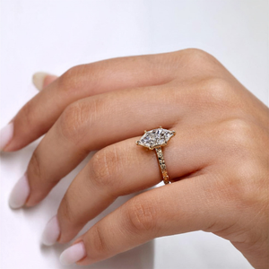Anillo de compromiso vintage con diamante marquesa cultivado en laboratorio, banda floral de oro amarillo de 14K, solitario con engaste de puntas para unisex - Product Image 6