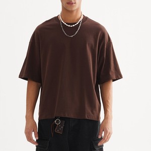 เสื้อยืดคอตตอนทรงโอเวอร์ไซส์แบบดรอปโชว์เดอร์ น้ำหนักเบา สวมใส่สบาย พิมพ์โลโก้ได้ ทรงบ็อกซี่ ตัดเย็บแบบครอป สไตล์สตรีทแวร์ สำหรับผู้ชาย - Product Image 4