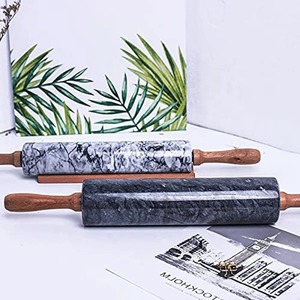 Rodillo de amasar de mármol blanco con tonos negros para uso en la cocina, clases de cocina y preparación profesional de masa, procedente de la India. - Product Image 5