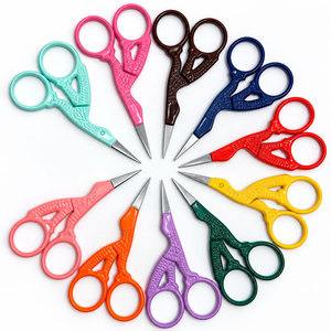 กรรไกรปักลายมืออาชีพพร้อมด้ามจับลายนกกระสาตกแต่ง - Product Image 3