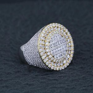 Bague Pavé Diamant Homme, Bague de Pinky Bicolore Effet Glacé, Bijoux Hip Hop Streetwear, Large Bande Statement Argent Or, Mariage Fiançailles - Product Image 4