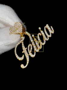 จี้ชื่อแบบกำหนดเอง SHRAMAN JEWELS เงินแท้ 925 ชุบทอง ประดับเพชรโมอิสซาไนต์ รูปทรงตัวอักษรแบบเขียนด้วยลายมือ พร้อมตัวล็อกคริสตัลรูปหัวใจ - Product Image 6