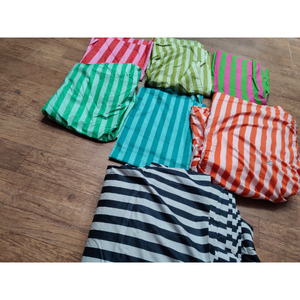 Tela de sarga de algodón estampada floral multicolor para la confección de bolsos de cosméticos, bolsas de regalo y bolsos de mano. - Product Image 2
