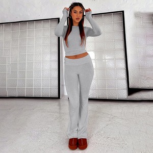 ชุดเซ็ตสองชิ้นสำหรับผู้หญิง พรีเมียม เนื้อผ้านิตนุ่มพิเศษ เสื้อครอปแขนยาว กางเกงขาบานเอวสูง ชุดลำลอง - Product Image 5