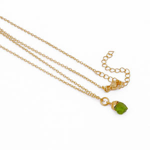 สร้อยคอปรับระดับได้ประดับพลอยเพอริดอทดิบธรรมชาติสำหรับเธอ เครื่องประดับทองเหลืองชุบทองทันสมัย - Product Image 2