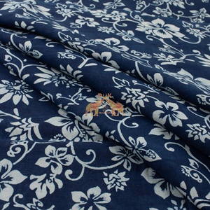 Tissu en coton imprimé floral indigo fait main de haute qualité pour vêtements et décoration intérieure - Product Image 2