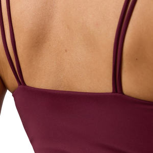 Débardeur tricoté marron uni pour femme, coupe ajustée, bretelles spaghetti, sans manches, extensible, avec logo frontal, style décontracté, basique, été - Product Image 4