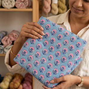 Tela de Algodón Orgánico Ecológico con Estampado Floral Azul Índigo, Tela Suave, Transpirable y Ligera para Prendas Femeninas - Product Image 4