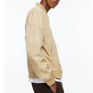 Chaqueta bomber informal de invierno para hombre con forro interior suave, costuras resistentes y calidad duradera. - Product Image 3