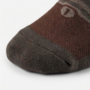 Chaussettes mi-mollet pour hommes, rayées marron, tricotées, respirantes, en coton, polyester et élasthanne, pour usage quotidien en automne, style classique - Product Image 6