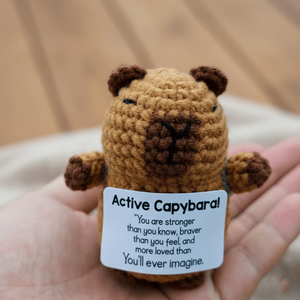 Set de Regalo de Capibara Tejido a Mano para Decoración de Escritorio y Colgante de Mochila, Regalo Atento para Personas Mayores - Product Image 6