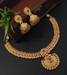 Conjunto de Joyería Étnica Antigua Dorada al por Mayor, Collar de Templo con Acabado Mate Premium y Jhumkas Tradicionales, Joyería Festiva para Disfraces - Product Image 6