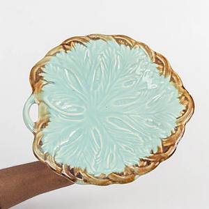 Plat de service en céramique gris foncé de style rustique avec motif botanique texturé et bordure en glaçure naturelle, idéal pour les collations - Product Image 4