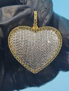 Colgante con forma de corazón, estilo hip hop, con incrustaciones de moissanita, para mujer, de plata 925, ideal para regalo de cumpleaños. - Product Image 3