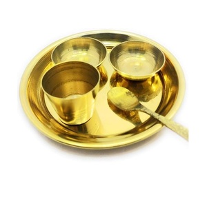 Ensemble de plats de luxe en laiton, finition antique, avec accessoires, fait main, doré, durable - Product Image 5