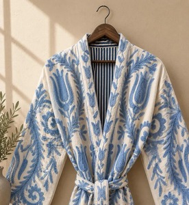 Bata de mujer con cuello en V, 100% algodón, reversible, con bordado floral azul, tipo kimono largo, con cinturón, para estar en casa o como ropa de descanso. - Product Image 1