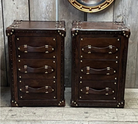 Commode vintage en cuir à 3 tiroirs, style coffre antique, pour salon ou table de chevet, avec clous et poignées en laiton