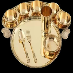 Ensemble de thali en bronze royal gravé à la main, orné de motifs floraux détaillés et de bols, disponible à prix de gros. - Product Image 5