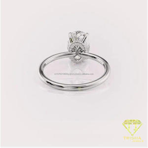 Bague de fiançailles solitaire en moissanite taille ovale en or blanc, classique à 4 griffes, minimaliste, pour mariage ou promesse - Product Image 3