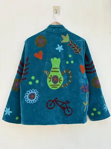 Chaqueta de terciopelo azul verdoso hecha a mano para mujer con bordado floral de corazones y cremallera frontal, abrigo de invierno tipo Oveoat - Product Image 4