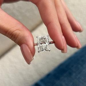 Bague solitaire en diamant de laboratoire taille radiant allongée de 5 carats, diamant CVD E VVS2, bague de fiançailles, certifiée IGI - Product Image 6