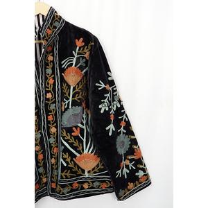 Veste en velours brodée à la main à motif floral, col mandarin, manches longues, manteau d'automne pour femme, style bohème élégant, pièce maîtresse - Product Image 5
