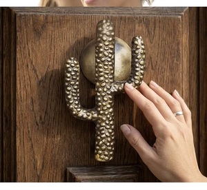 Timbre de Puerta de Hierro Fundido con Forma de Cactus, Diseño Suroeste, Duradero, Impermeable, Ecológico, para Hogar, Bar, Sala de Estar, Cocina - Product Image 1
