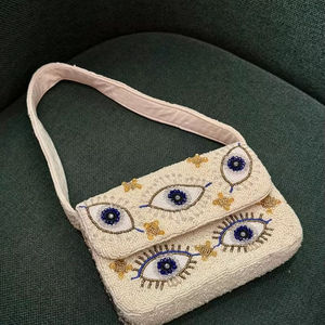 Sac rectangulaire artisanal en perles colorées d'art populaire indien avec poignée baguette en perles de verre, accessoire de mode durable et tendance en cristal - Product Image 1