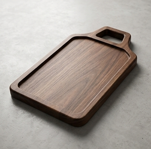 Planche à découper de cuisine artisanale en bois de manguier finition noyer durable, plateau rectangulaire avec poignée découpée sur le dessus - Product Image 5